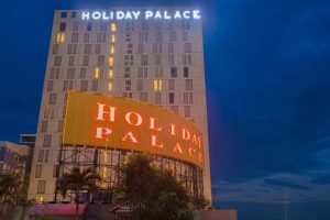 Holiday Palace - một casino với view biển cực ấn tượng